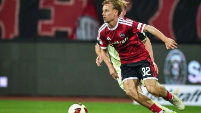 Tim Janisch und die Nürnberger hoffen auf einen Pokal-Coup beim großen Favoriten in Leverkusen. (Foto: Daniel Karmann/dpa)