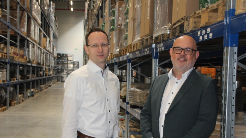 Philipp Thiele (links) und Matthias Irion sind die geschäftsführenden Gesellschafter von Mader Logistik. Das Unternehmen gibt es seit mehr als 150 Jahren. (Foto: Robert Maurer)