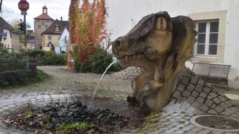 Die Lindwurmskulptur, früher an der Adi-Dassler-Straße platziert, bekommt einen neuen Standort. (Foto: Andreas Reum)