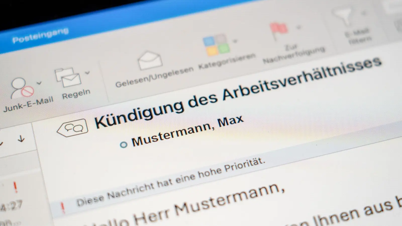 Rauswurf per Mail? Eine Kündigung muss immer im Original vorliegen. (Foto: Nico Tapia/dpa-tmn)