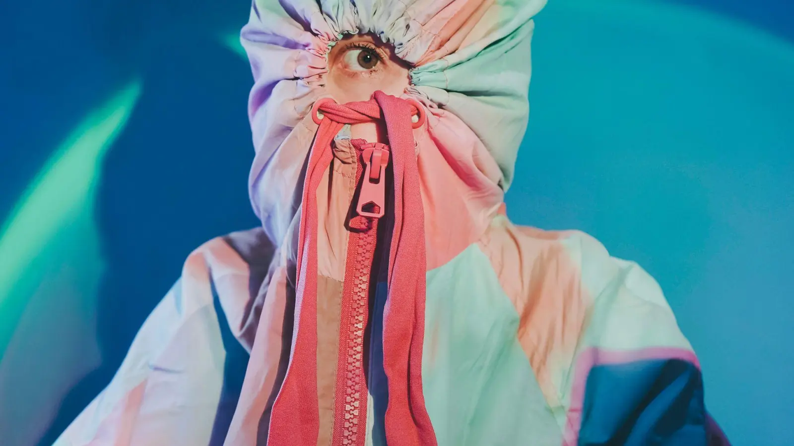 Manche Missgeschicke oder Fehler sind so unangenehm, dass man sich am liebsten unsichtbar machen würde. Das hilft allerdings nicht. (Foto: Nanitha/Westend61/dpa-tmn)