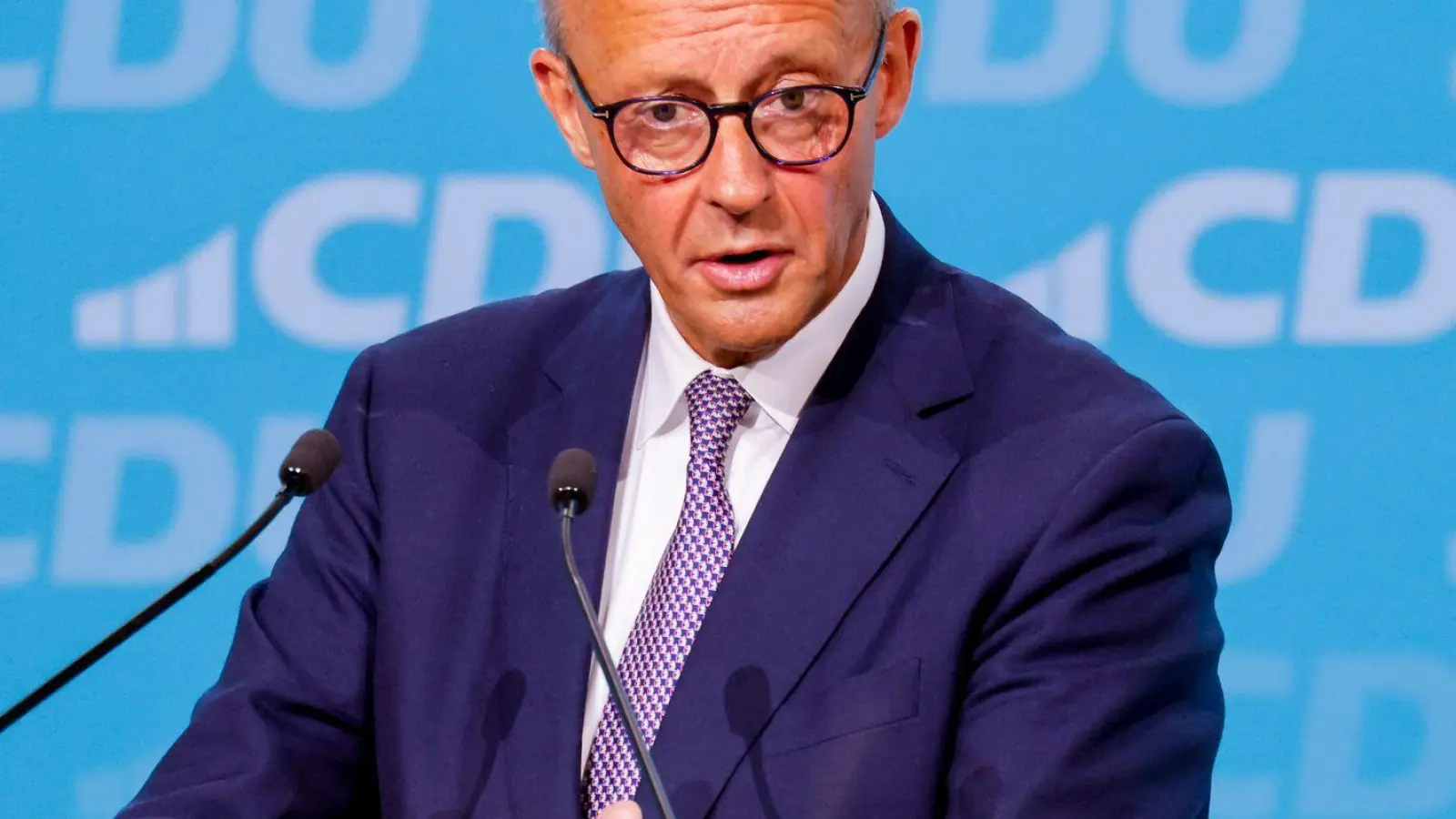 Der Kanzler bereitet die Bürgerinnen und Bürger auch auf „Einschnitte“ vor. (Foto: Thomas Banneyer/dpa)