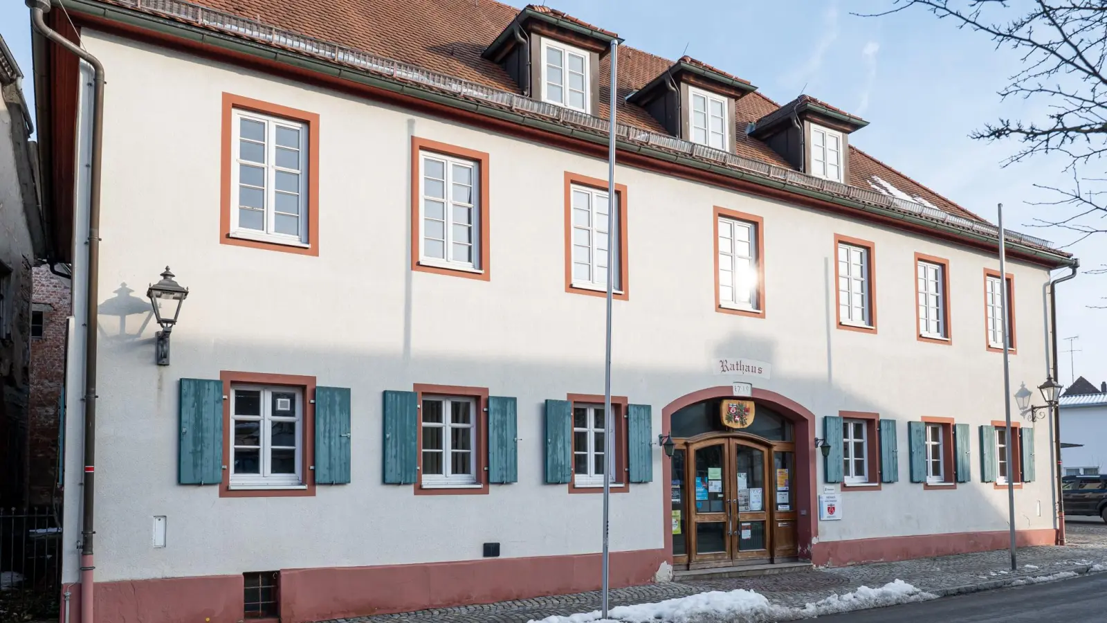 Im Rathaus in Obernzenn weht bald ein neuer Wind. (Foto: Mirko Fryska)