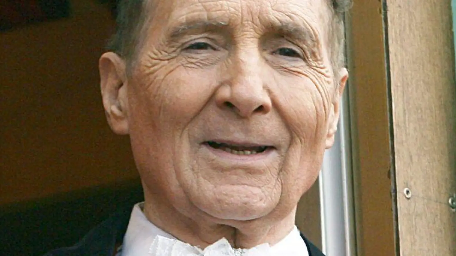 Freddy Quinn liebte den Zirkus und trat oft als Zirkusdirektor im Fernsehen auf. (Archivbild) (Foto: Maurizio Gambarini/dpa)