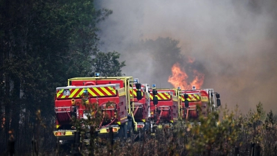 Die Waldbrände wüten auch ganz in der Nähe von Münchens Partnerstadt Bordeaux. (Foto: Emma Da Silva/AP/dpa)