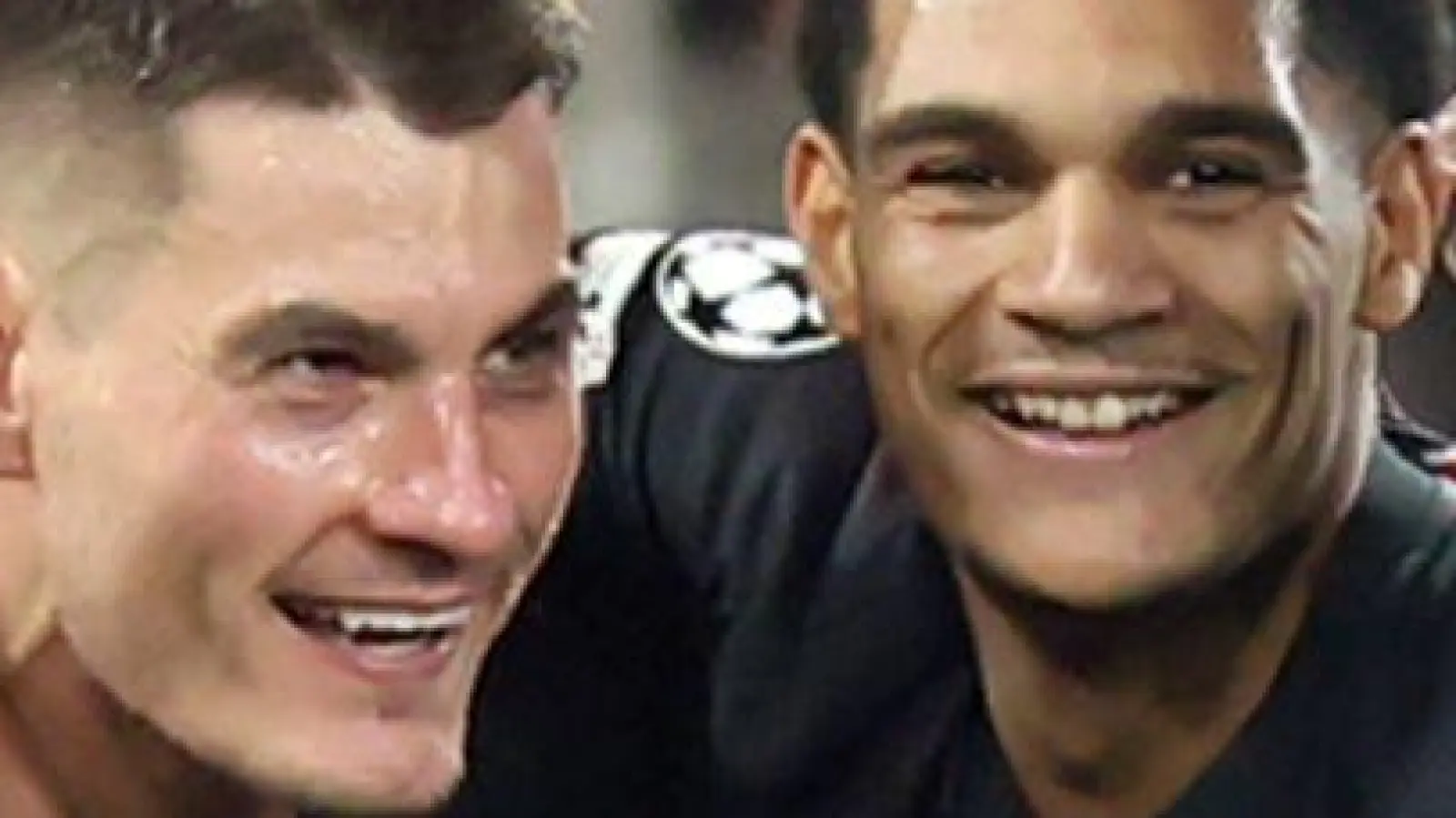 Leverkusen jubelt über das Tor von Patrik Schick bei Olympiakos Piräus.  (Foto: Yorgos Karahalis/dpa)