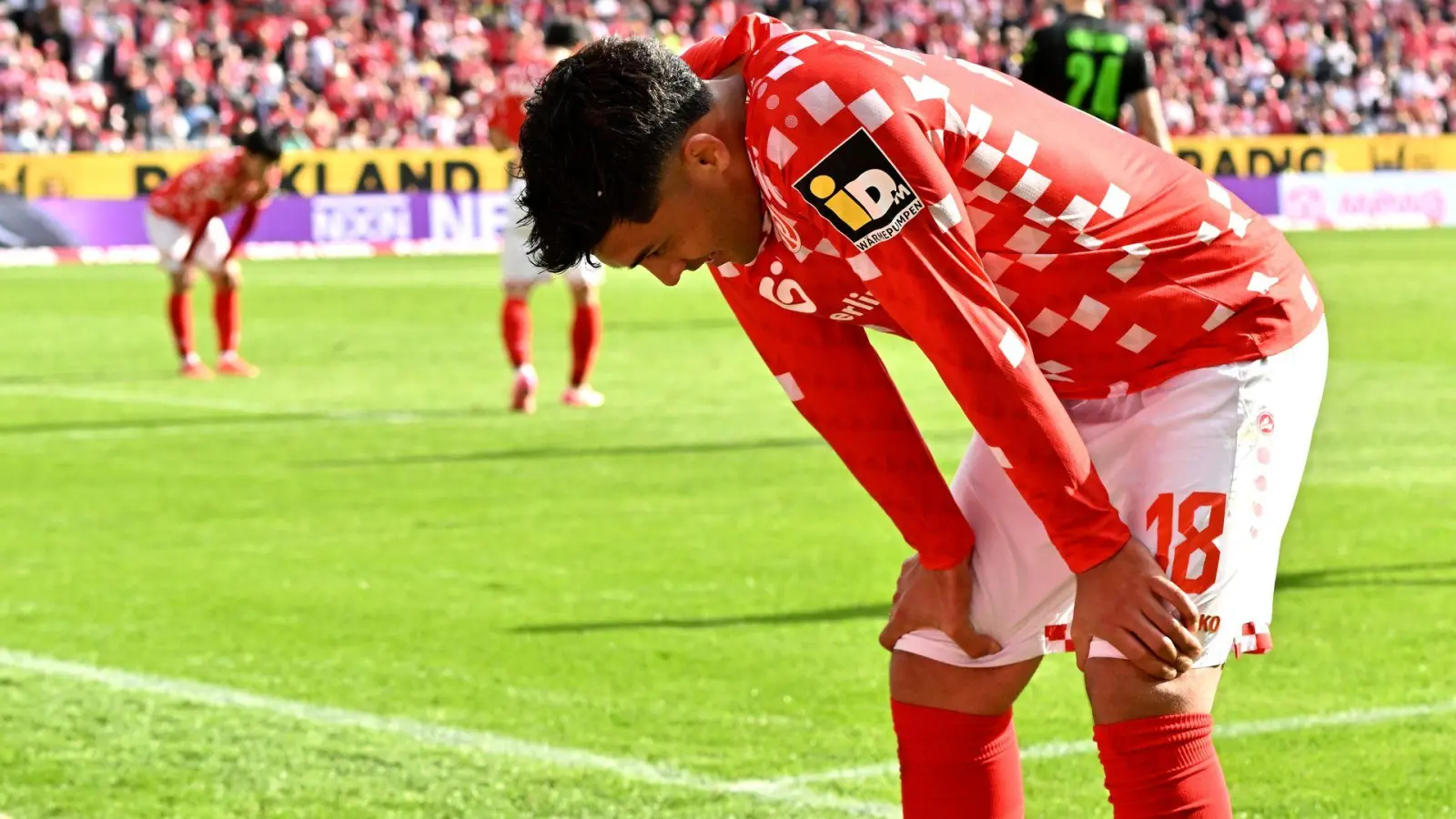 Nadiem Amiri hat heftige Kritik an der Leistung des FSV Mainz 05 im Spiel gegen RB Leipzig geübt.  (Foto: Torsten Silz/dpa)