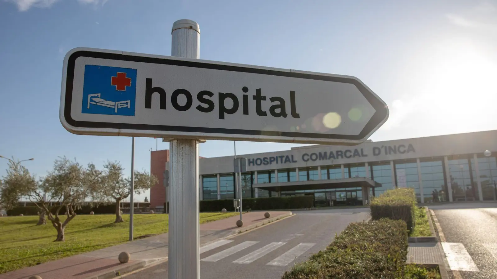 Krankenhausaufenthalte im Ausland können kostspielig werden. Eine Reisekrankenversicherung schützt vor hohen finanziellen Risiken. (Foto: Clara Margais/dpa/dpa-tmn)