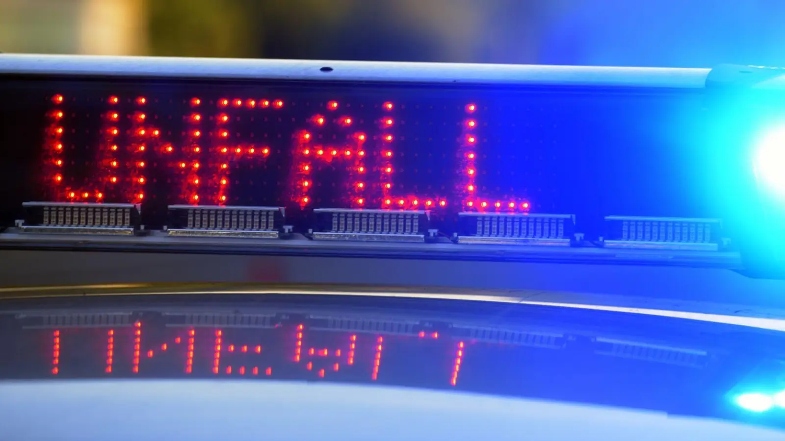 Auf der A3 wurde bei einem Zusammenstoß ein Anhänger losgerissen. (Symbolbild) (Foto: Stefan Puchner/dpa)