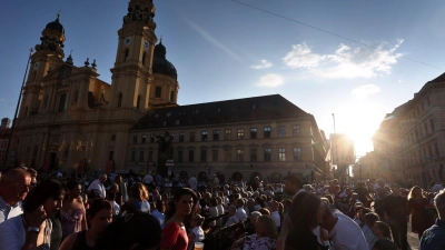 Tausende Zuschauer kommen jedes Jahr zu „Klassik am Odeonsplatz“ (Archivbild) (Foto: Karl-Josef Hildenbrand/dpa)