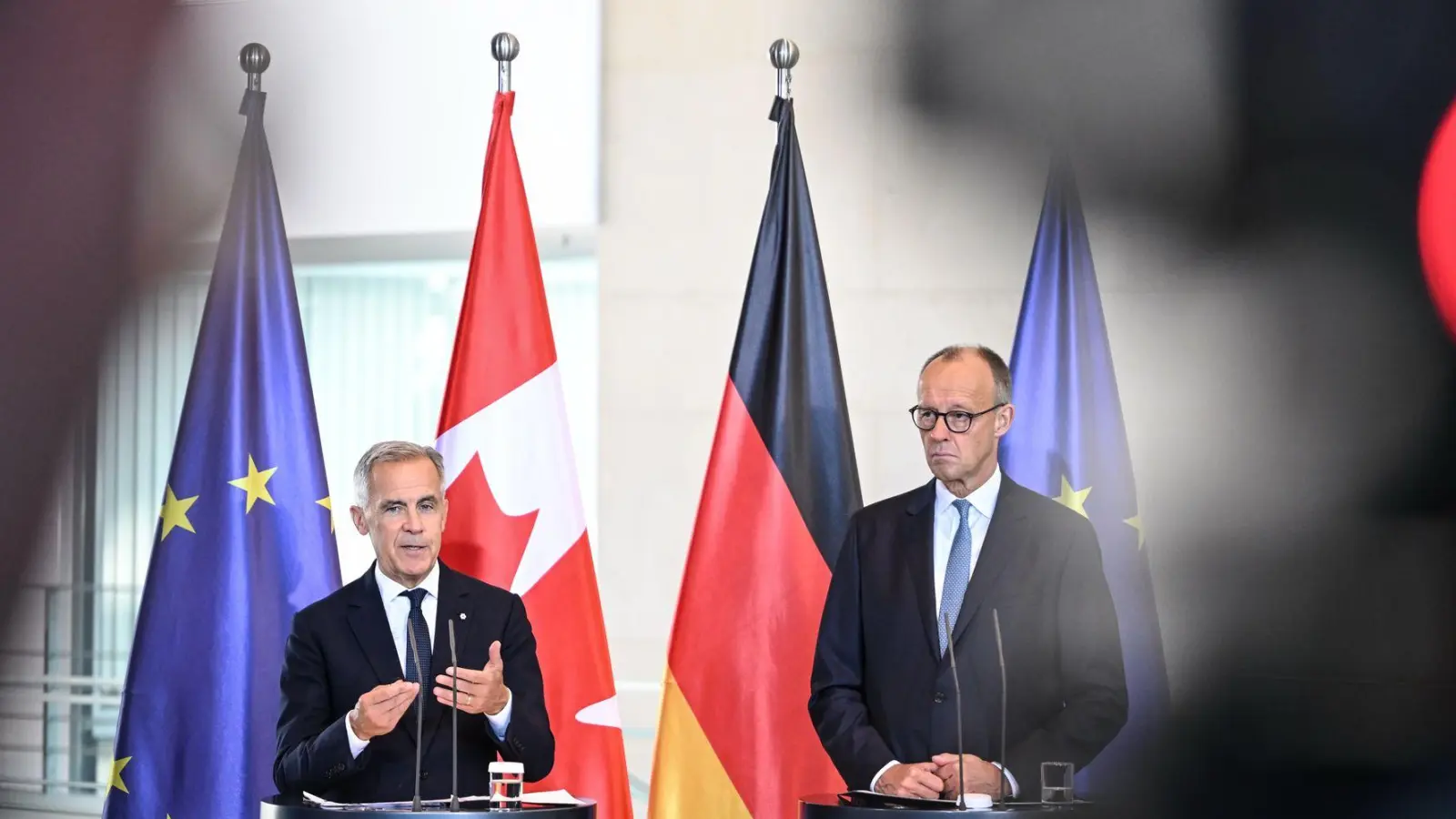 Bundeskanzler Merz wirft dem russischen Präsidenten Putin eine Verzögerungsstrategie bei der Suche nach Frieden für die Ukraine vor. (Foto: Britta Pedersen/dpa)