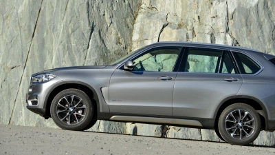 Geht&#39;s aufwärts oder sieht man eine Schieflage? Das Bild allein sagt nicht viel über die Qualitäten des BMW X5 als Gebrauchtwagen aus. (Foto: BMW AG/dpa-tmn)