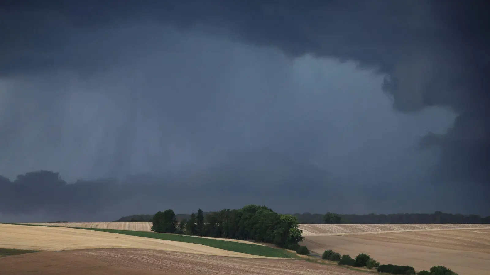 Ungemütliches Wetter steht Menschen in Bayern bevor. (Symbolbild) (Foto: Karl-Josef Hildenbrand/dpa)