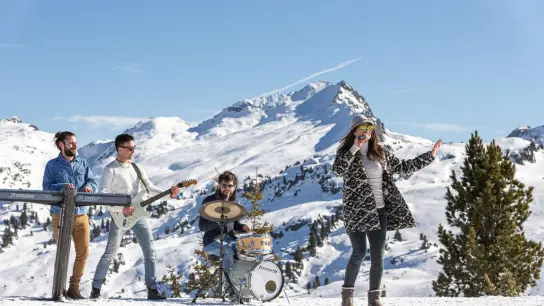 Was für eine Konzertkulisse: Anfang März steigt in den Dolomiten zum 25. Mal das Musikfestival Dolomiti Ski Jazz. (Foto: Gaia Panozzo/Visit Trentino/dpa-tmn)