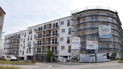 Vier der insgesamt sechs Gebäudeteile des Milchhof-Carrés sind aus bautechnischer Sicht bereits fertig. (Foto: Florian Schwab)