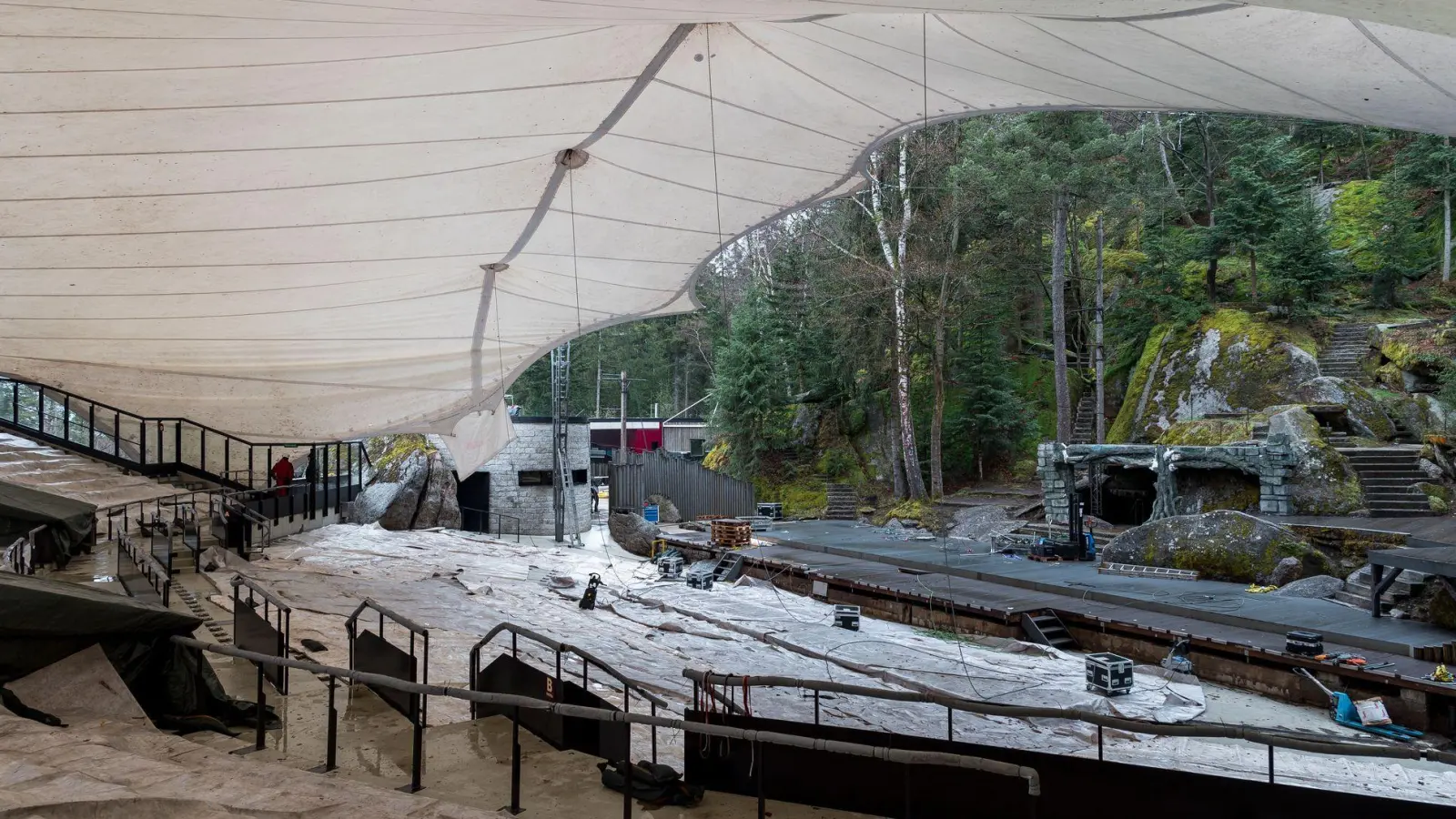 Ab 1. Februar soll das Felsenlabyrinth im Bereich der Luisenburg in Wunsiedel Bayerns zweites Nationales Naturmonument werden. Die Luisenburg ist seit Ende des 18. Jahrhunderts ein Landschaftsgarten und steht für die Verbindung von urwüchsiger Naturlandschaft und Kultur. (Archivbild) (Foto: Daniel Vogl/dpa)