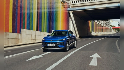 Frisch und dynamisch: So will sich der neue T-Roc in die Herzen der Kundschaft fahren. (Foto: Volkswagen AG/dpa-tmn)