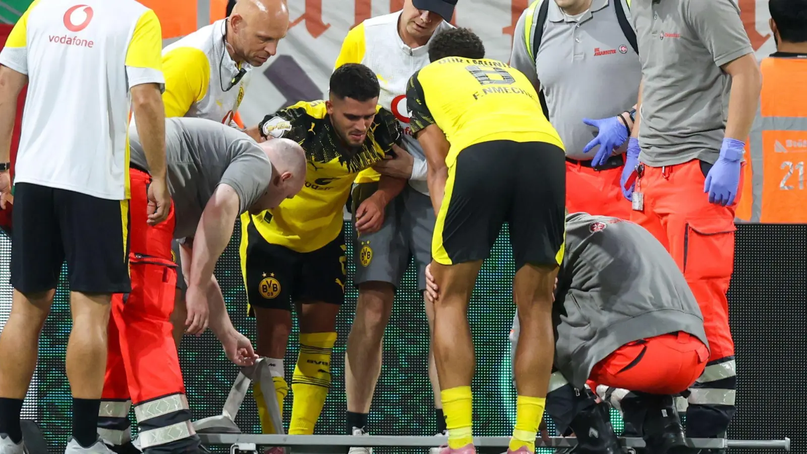 Couto wurde am Knie getroffen. (Foto: Christoph Reichwein/dpa)