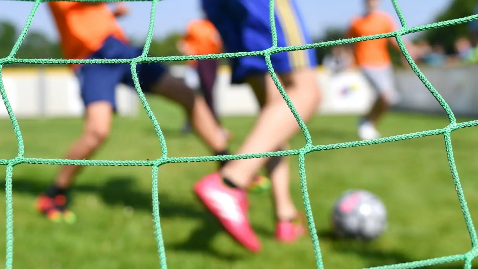 Fünf Millionen Mitglieder in Bayerns Sportvereinen bedeuten einen neuen Rekord. (Illustration) (Foto: Uwe Anspach/dpa)