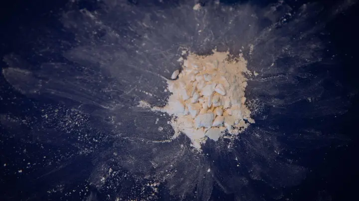 Die Polizei fand bei den Durchsuchungen Kokain im Kilogramm-Bereich (Symbolbild). (Foto: Christian Charisius/dpa)