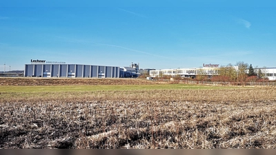 Bei dem Gelände, um das es geht, handelt es sich um den Südteil des ehemaligen Lechner-Areals. Die links zu sehende Halle wird einbezogen in die Planung. (Foto: Jürgen Binder)