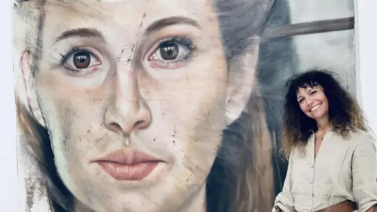 Will mit ihren Portraits hinter perfekte Fassaden blicken: die Künstlerin Silke Aurora. (Foto: Selfie)