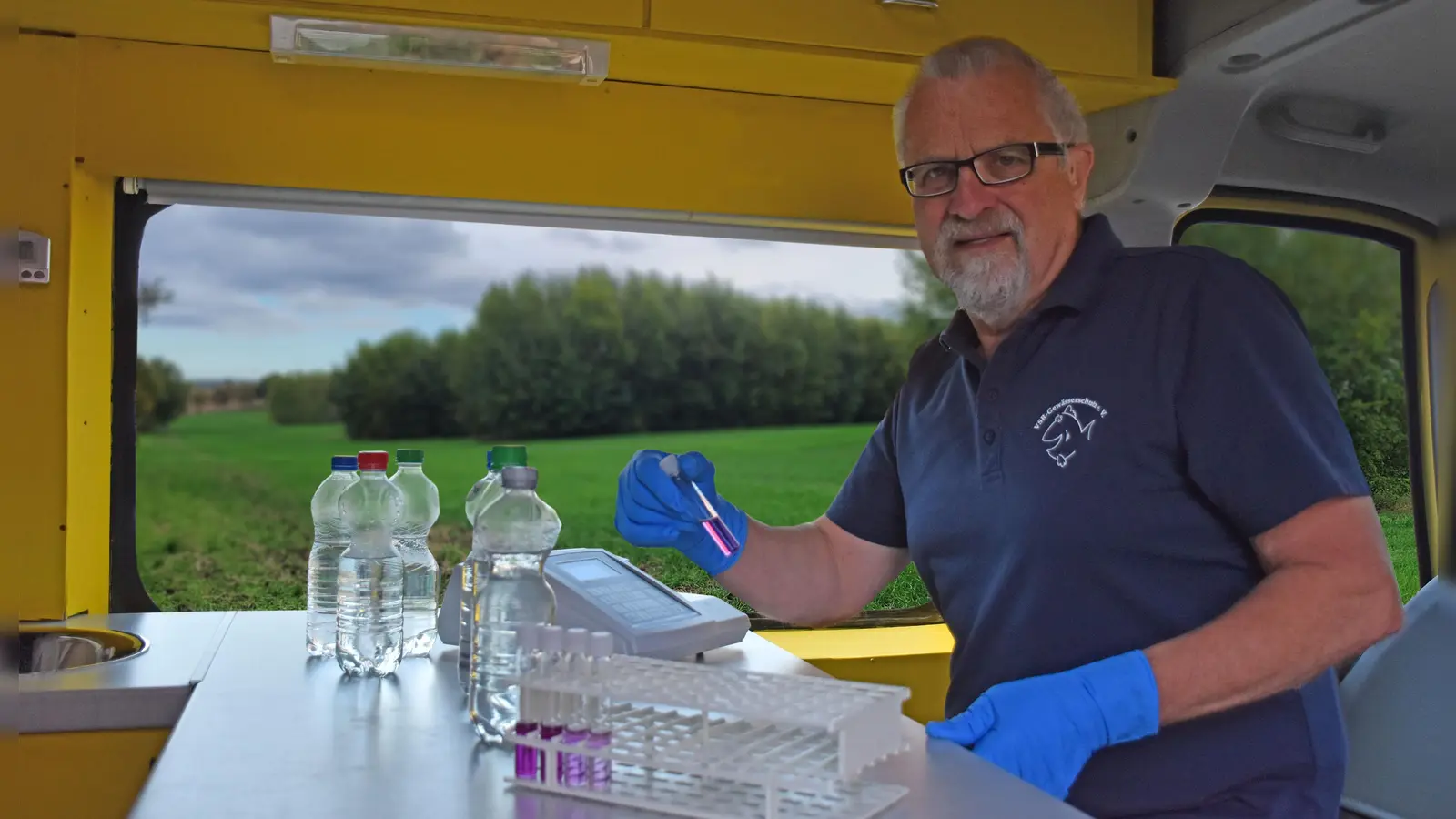 Harald Gülzow analysierte die Wasserproben. (Foto: Ruben Wiltsch)