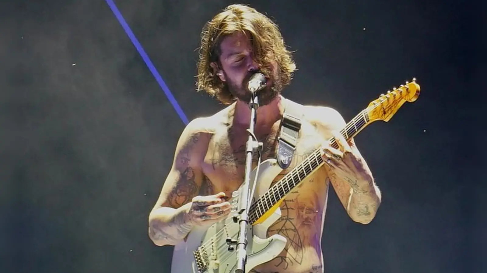 Setzte beim Taubertal-Festival 2022 einen starken Schlusspunkt mit seinen Kollegen: Simon Neil, der Frontmann der Alternative-Rock-Band Biffy Clyro. 2026 kommen die Schotten erneut nach Rothenburg. (Archivbild: Elke Walter)