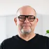 … weil ich (a) nichts anderes gelernt habe und (b) der Arbeit jeder einzelnen professionellen Redaktion hundert Mal mehr vertraue als allen Influencern mit ihren hunderttausenden von Followern zusammen.