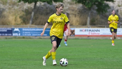 Fenja Rank (hier in einem Testspiel) steuerte einen Treffer zum wichtigen ersten Saisonsieg des SVW in Frankfurt bei. (Foto: Martin Rügner)
