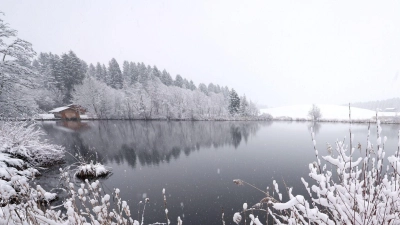 Insbesondere in den Alpen erwartet der Wetterdienst Neuschnee.  (Foto: Karl-Josef Hildenbrand/dpa)