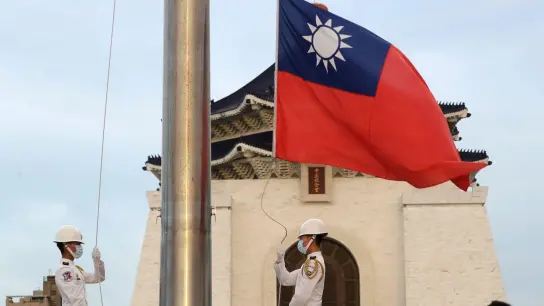 Wird China Taiwan militärisch erobern? Die Sorge wächst weltweit. (Foto: Chiang Ying-Ying/AP/dpa)