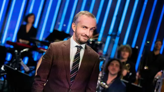 Moderator Jan Böhmermann im Studio seiner Late-Night-Show „ZDF Magazin Royal“. (Foto: Rolf Vennenbernd/dpa)