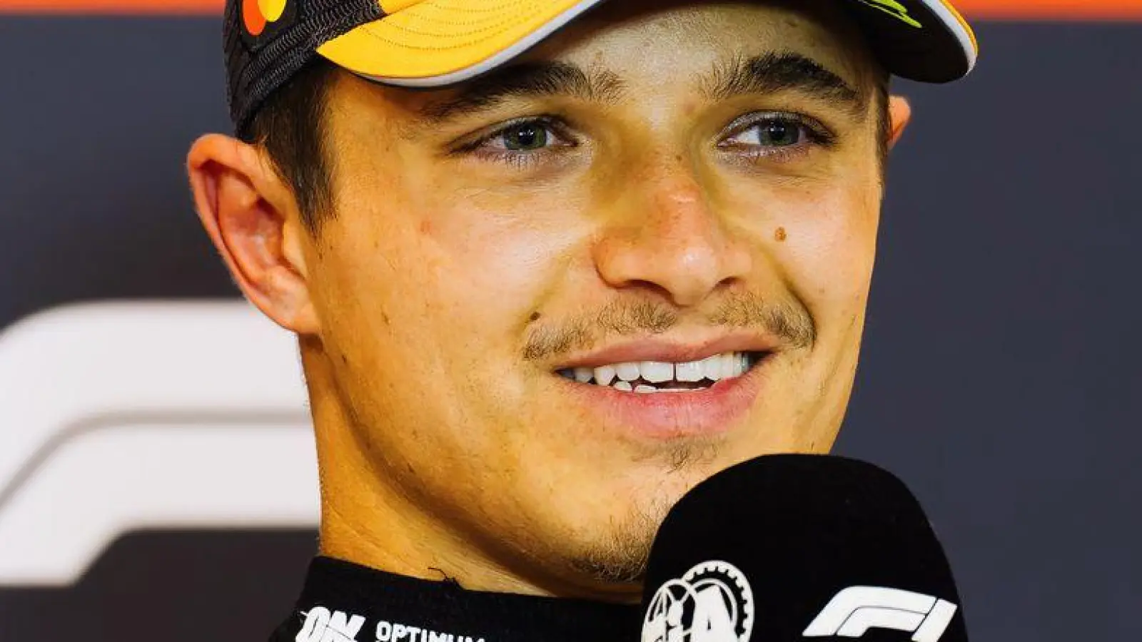 Lando Norris hat nach seinem Kanada-Desaster wieder gute Laune. (Foto: Philipp von Ditfurth/dpa)