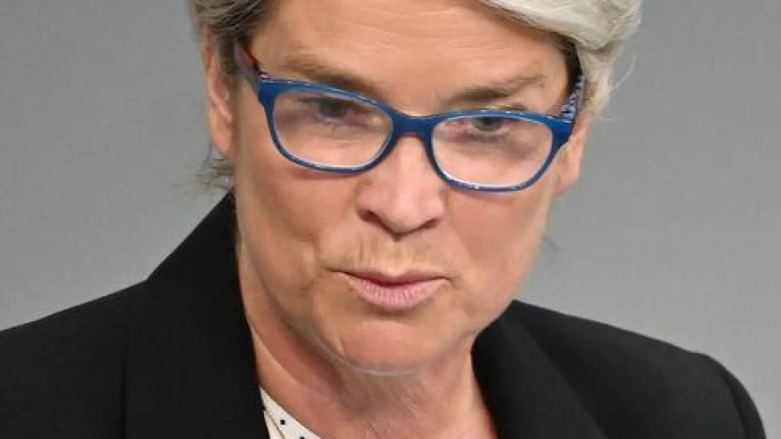 Ein Rauchverbot im Auto soll Schwangere und Minderjährige vor den Gefahren des Passivrauchens schützen, die CDU-Politikerin Borchardt warnt vor Symbolpolitik. (Symbolbild) (Foto: Katharina Kausche/dpa)