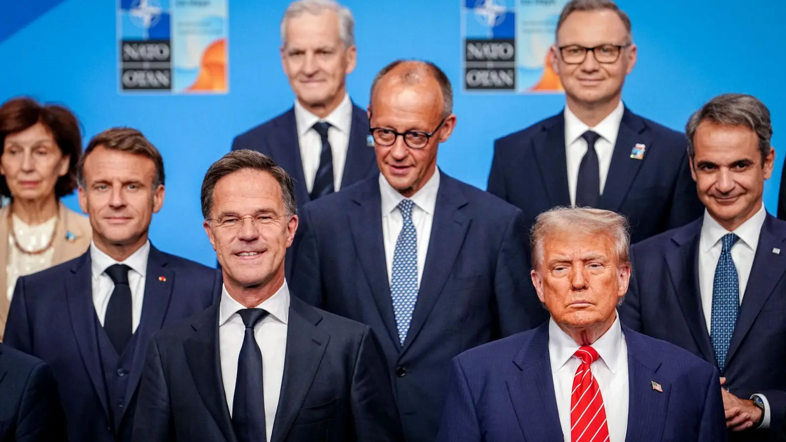 Trump und seine europäischen Verbündeten: Zunächst halten sie zusammen. (Foto: Kay Nietfeld/dpa)