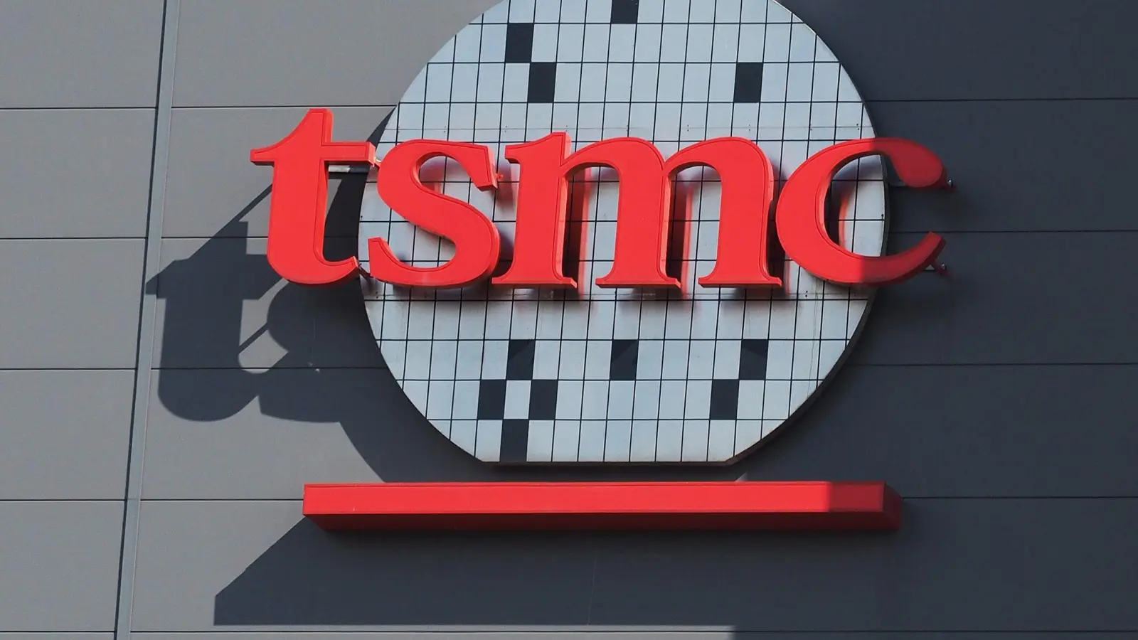 Der taiwanische Chiphersteller TSMC zählt zu den führenden Unternehmen der Halbleiterindustrie. (Archiv) (Foto: David Chang/EPA/dpa)