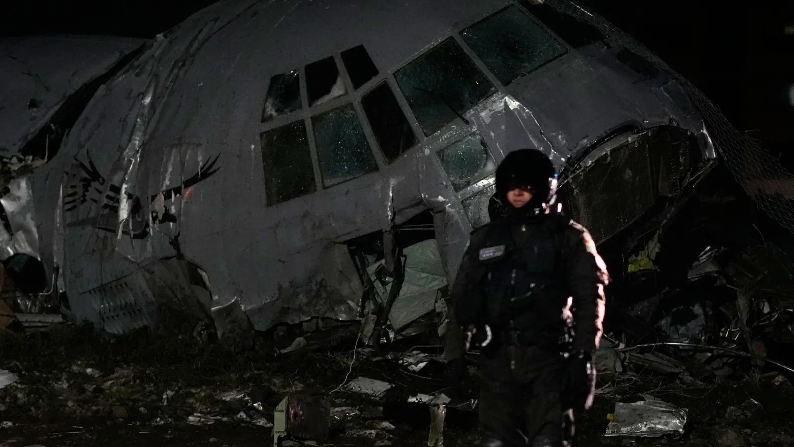 Die Militärmaschine der bolivianischen Luftwaffe sei von der Start- und Landebahn abgekommen. (Foto: Juan Karita/AP/dpa)