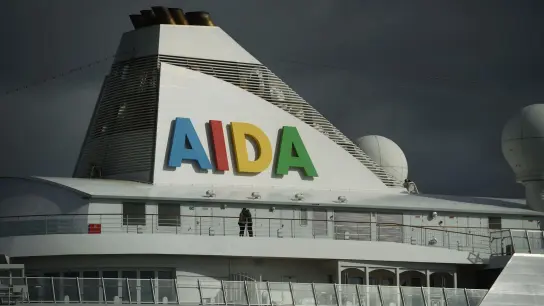 In der Ostsee kreuzende Aida-Schiffe laufen in der Sommersaison nicht in St. Petersburg ein. (Foto: Stefan Sauer/dpa-Zentralbild/dpa-tmn)