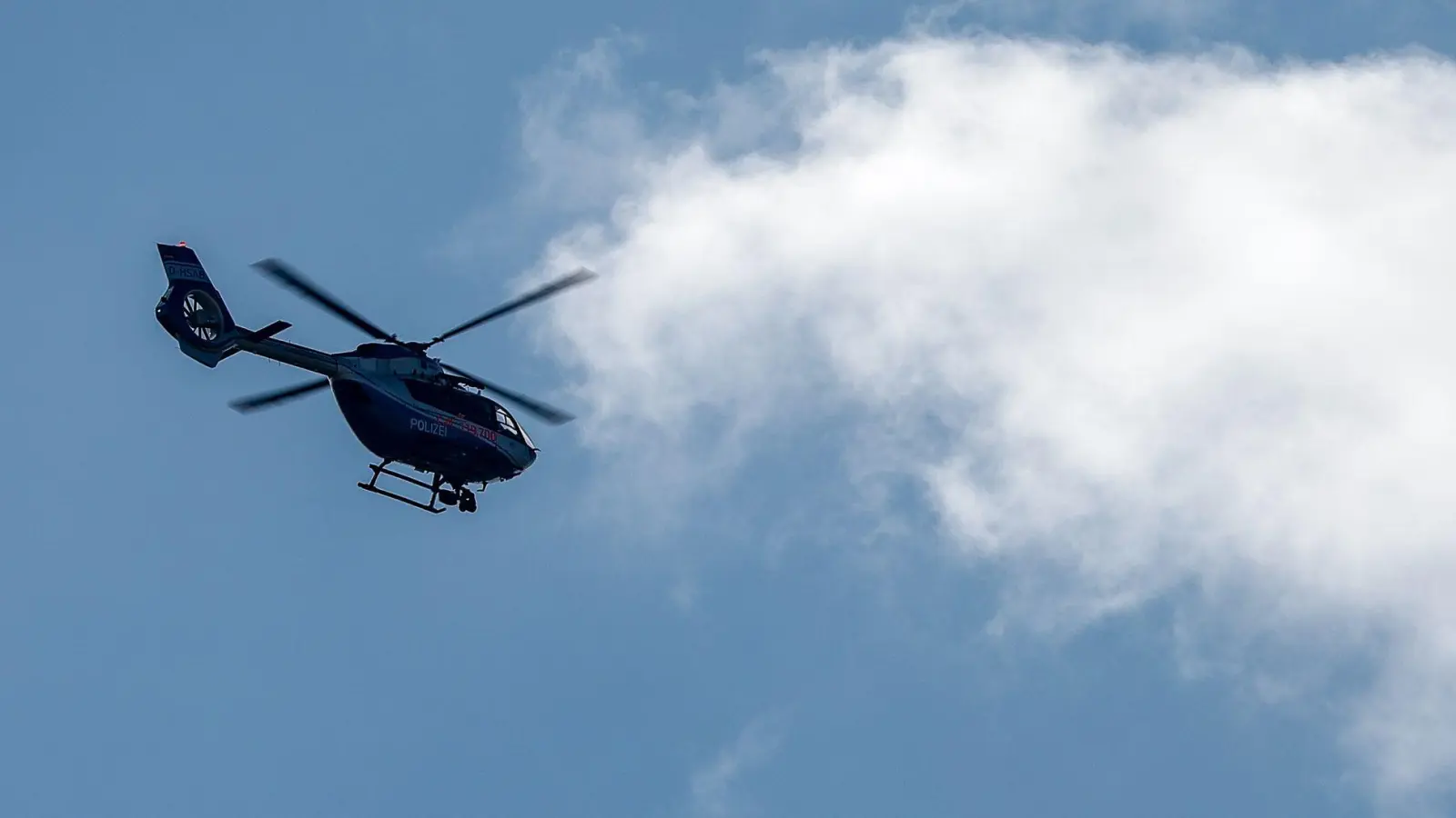 Die Polizei suchte nach dem Gefangenen. (Symbolbild) (Foto: Jan Woitas/dpa)
