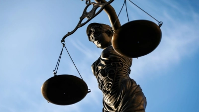 Die DSGVO schützt grundsätzlich nur lebende natürliche Personen. Nach dem Tod werden Ansprüche auf Schadenersatz nicht weitervererbt. (Foto: David Ebener/dpa/dpa-tmn)