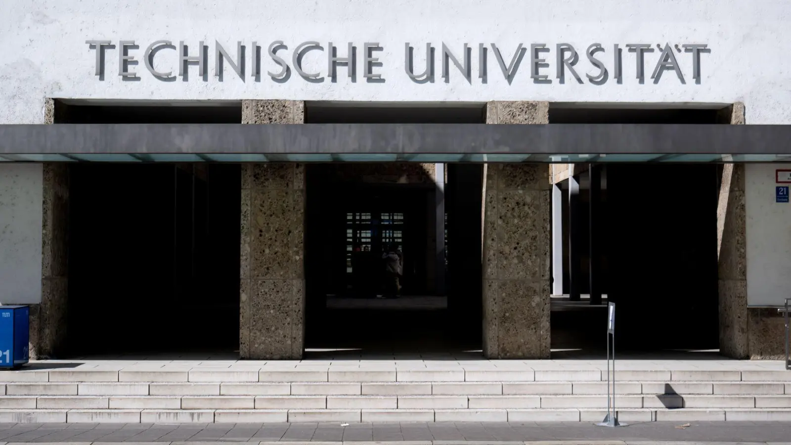 Die Technische Universität München will mit der Universität der Bundeswehr und Partnern aus der Rüstungsindustrie ihre Aktivitäten bei der Forschung in den Bereichen Sicherheit und Verteidigung intensivieren. (Archivbild) (Foto: Sven Hoppe/dpa)