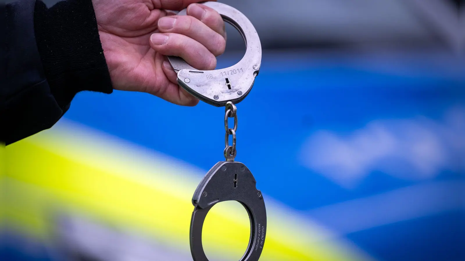 Bei der Festnahme soll der Mann einen zweiten Polizisten verletzt haben. (Symbolbild) (Foto: Soeren Stache/dpa)