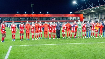 Die Bayern-Fußballerinnen jubeln - wohl bald auch wieder als Meister. (Foto: Ulrich Gamel/dpa)