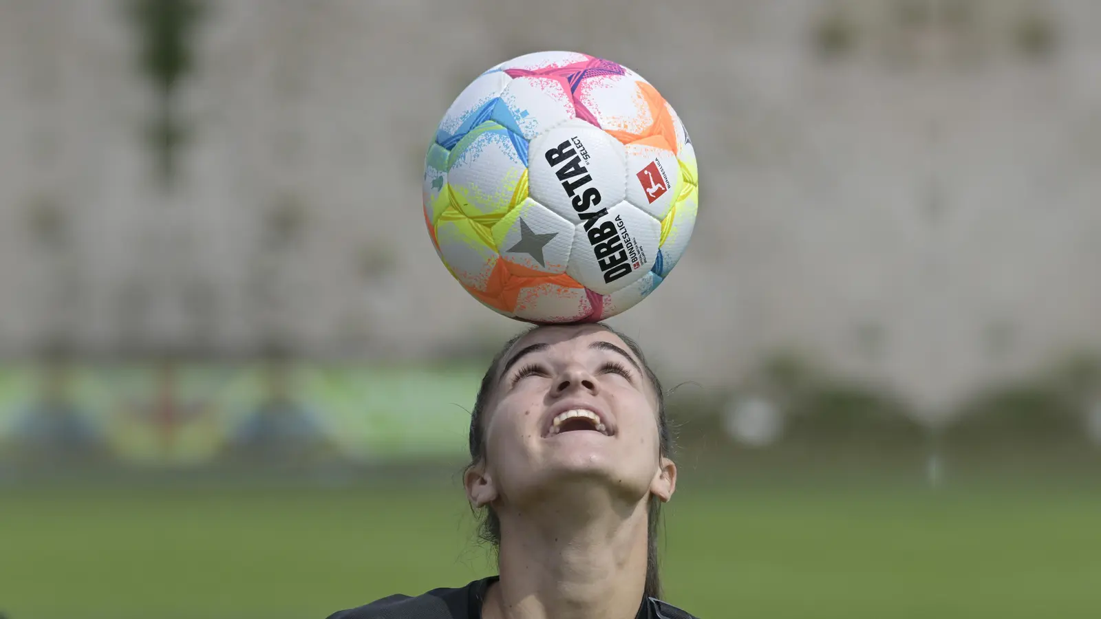 Kann gut mit dem Ball: Djellza Istrefaj vom SV Weinberg im Landkreis Ansbach. (Foto: Martin Rügner)