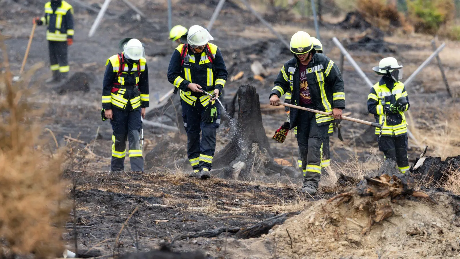 150 Einsatzkräfte sind derzeit in Thüringen noch im Einsatz.  (Foto: Michael Reichel/dpa)