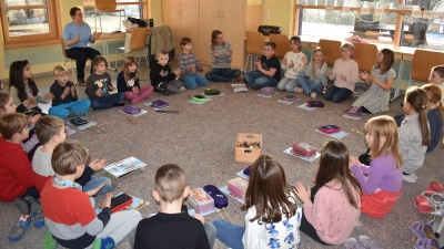 An der Grundschule Emskirchen wird erstmals das Projekt „WIM“ angeboten,. Die Abkürzung steht für „Wir musizieren“ . Es handelt sich um eine Kooperation zwischen Grundschule und Musikzug Emskirchen. (Foto: Ute Niephaus)
