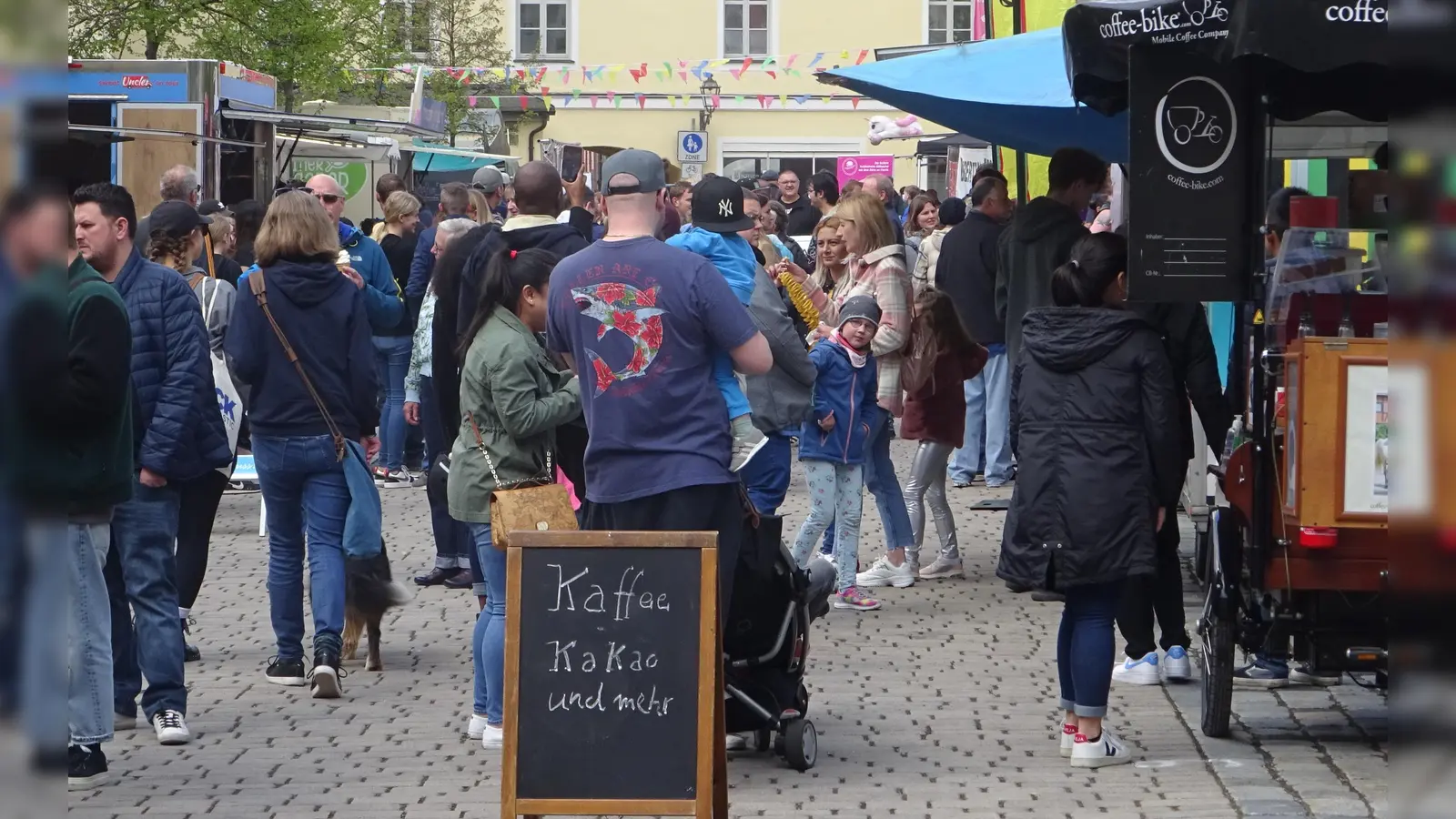 Süß, herzhaft oder kreativ: Die Food-Truck-Betreiber bieten auch in diesem Jahr wieder allerhand kulinarische Genüsse in der Reitbahn an. (Archivfoto: Florian Pöhlmann)