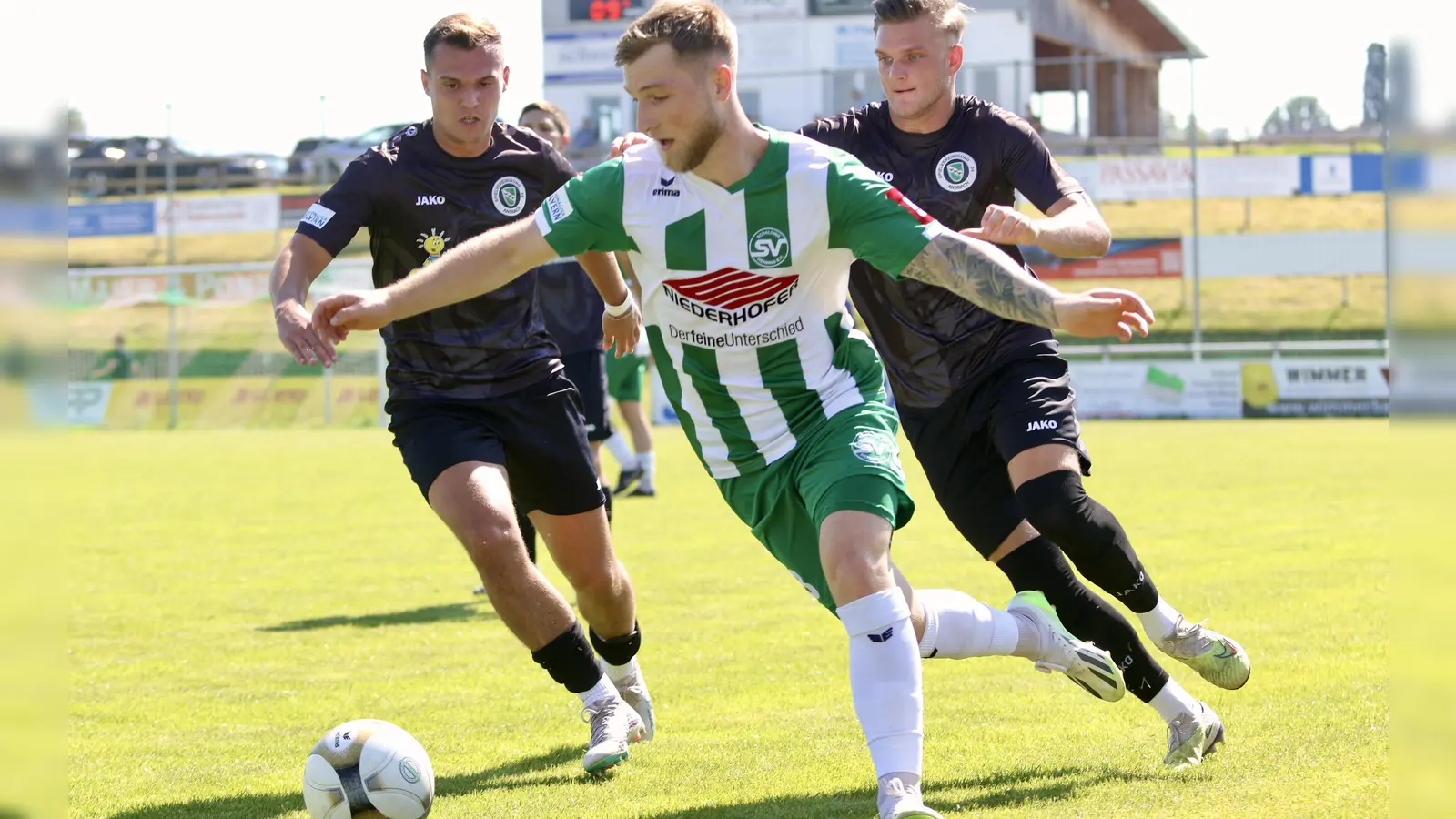 Nicht zu halten von den Ansbachern: Der Schaldinger Jonas Goß erzielte die ersten beiden Tore und bereitete das dritte vor. (Foto: Andreas Lakota)