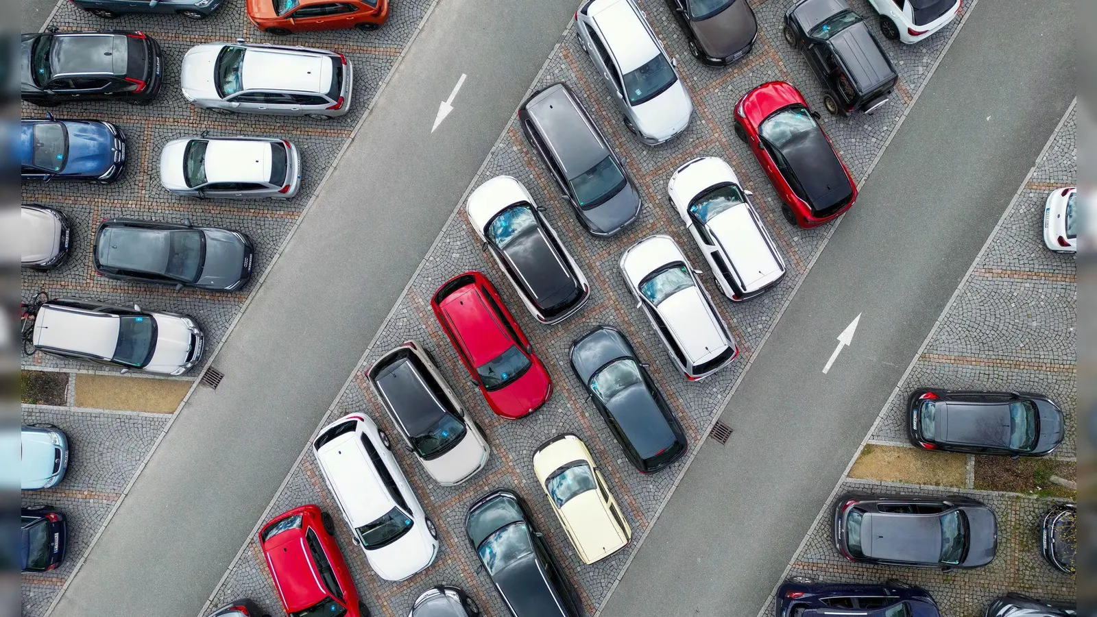 Kfz-Versicherungen werden gefühlt immer teurer. Aber es gibt durchaus auch Sparpotenzial. (Foto: Jan Woitas/dpa/dpa-tmn)
